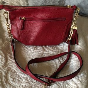 CARPISA crossbody w gold chain design
